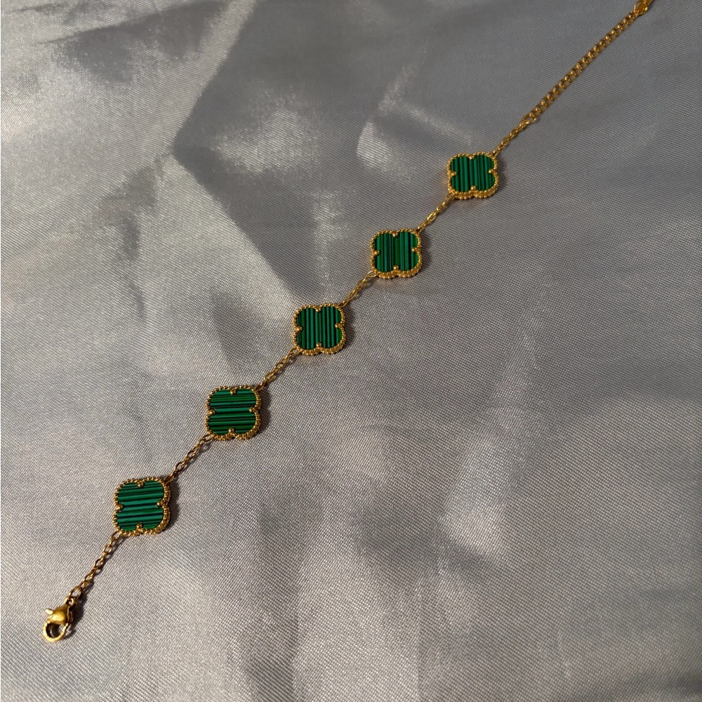 Elegant Green and Gold Bracelet